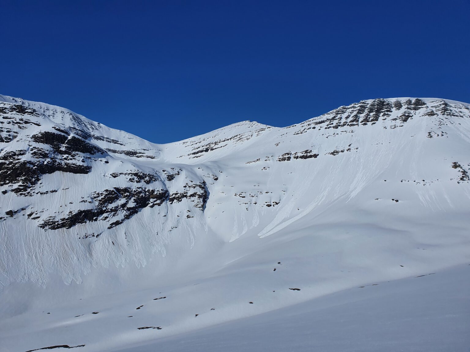 Looking at the Southern slopes behind Tamokhuset in Northern Norway