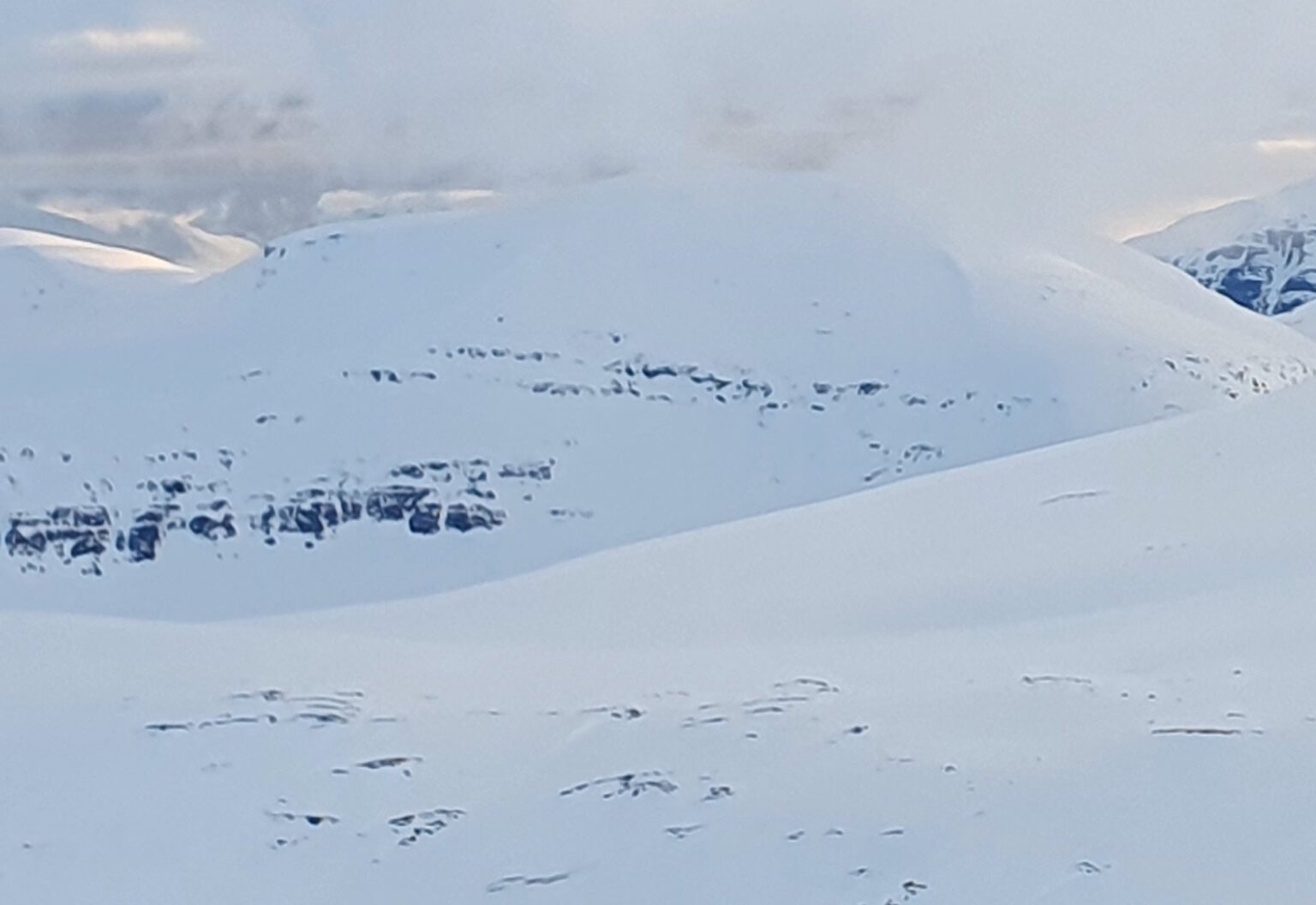 A closer look at the Eastern bowl of Brattlifjellet