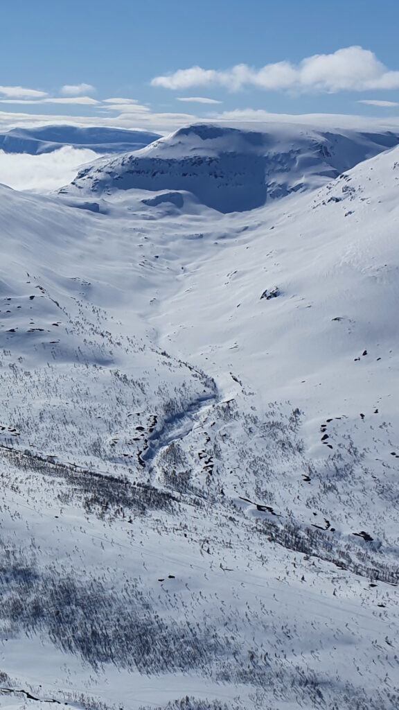 Looking at the Brattlifjellet Northern Valley