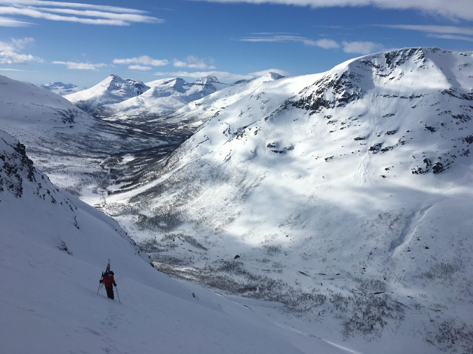 Climbing up the lower slopes of Cahcevahnjunni