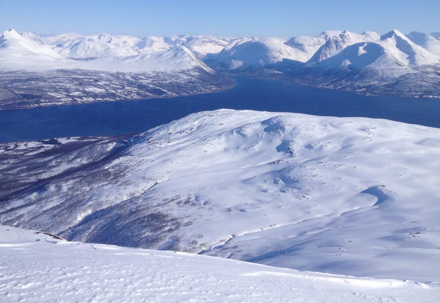 Looking at the long approach of Haugafjellet