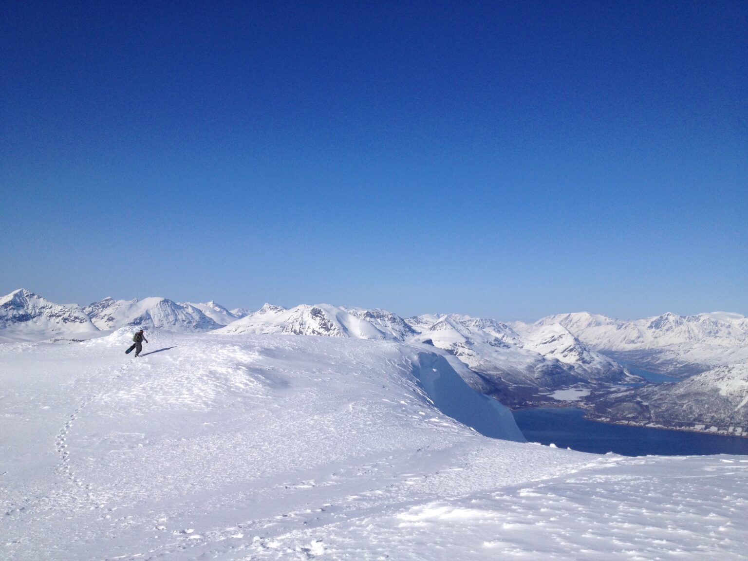 Hiking to the summit of Haugafjellet in the Tromsø area