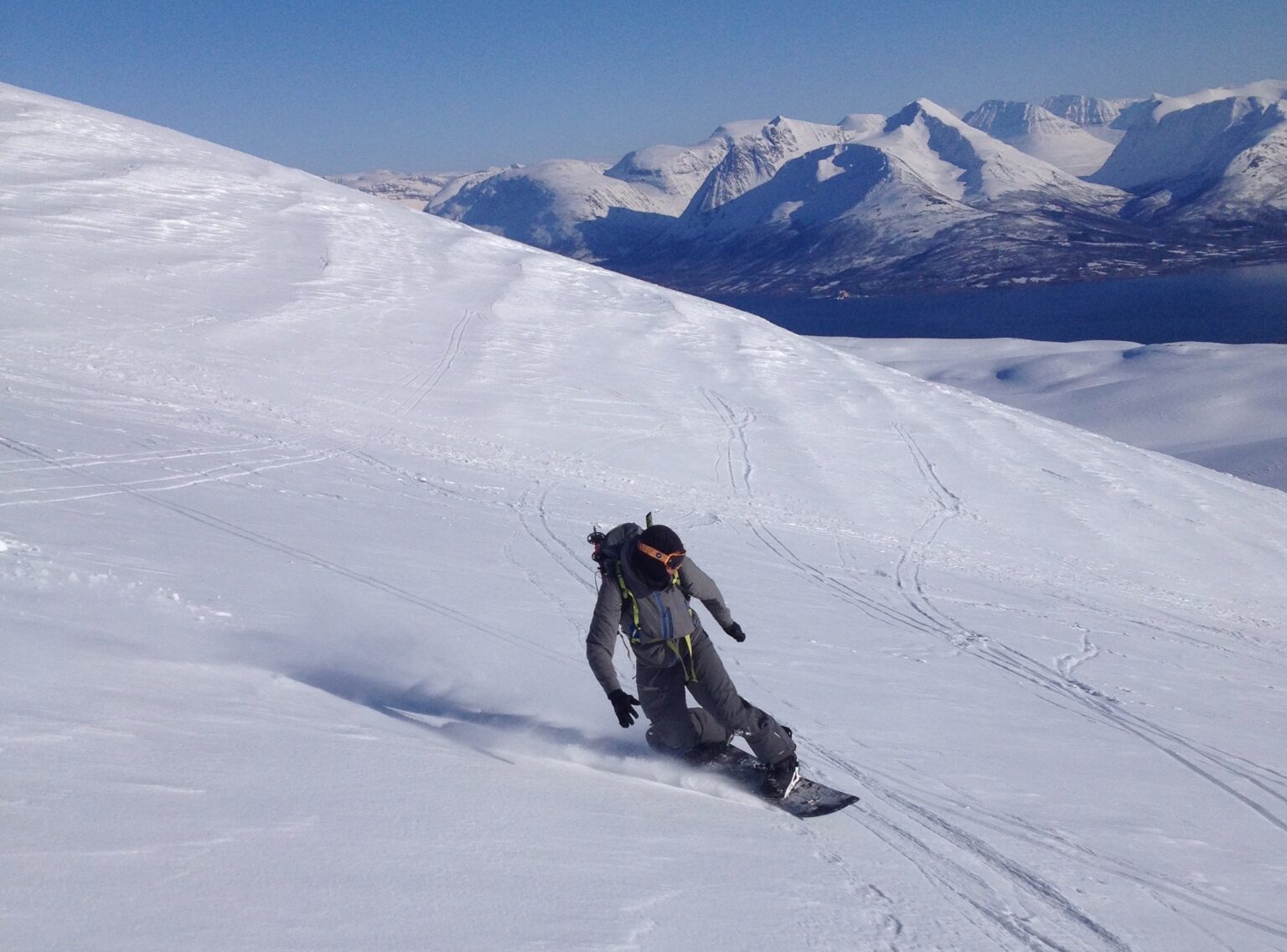 finding icy turns as we descend Haugafjellet