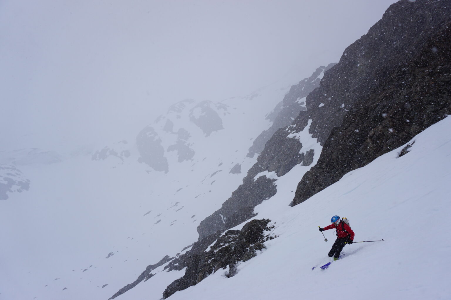 Skiing off the south slope of Koppangsfjellet