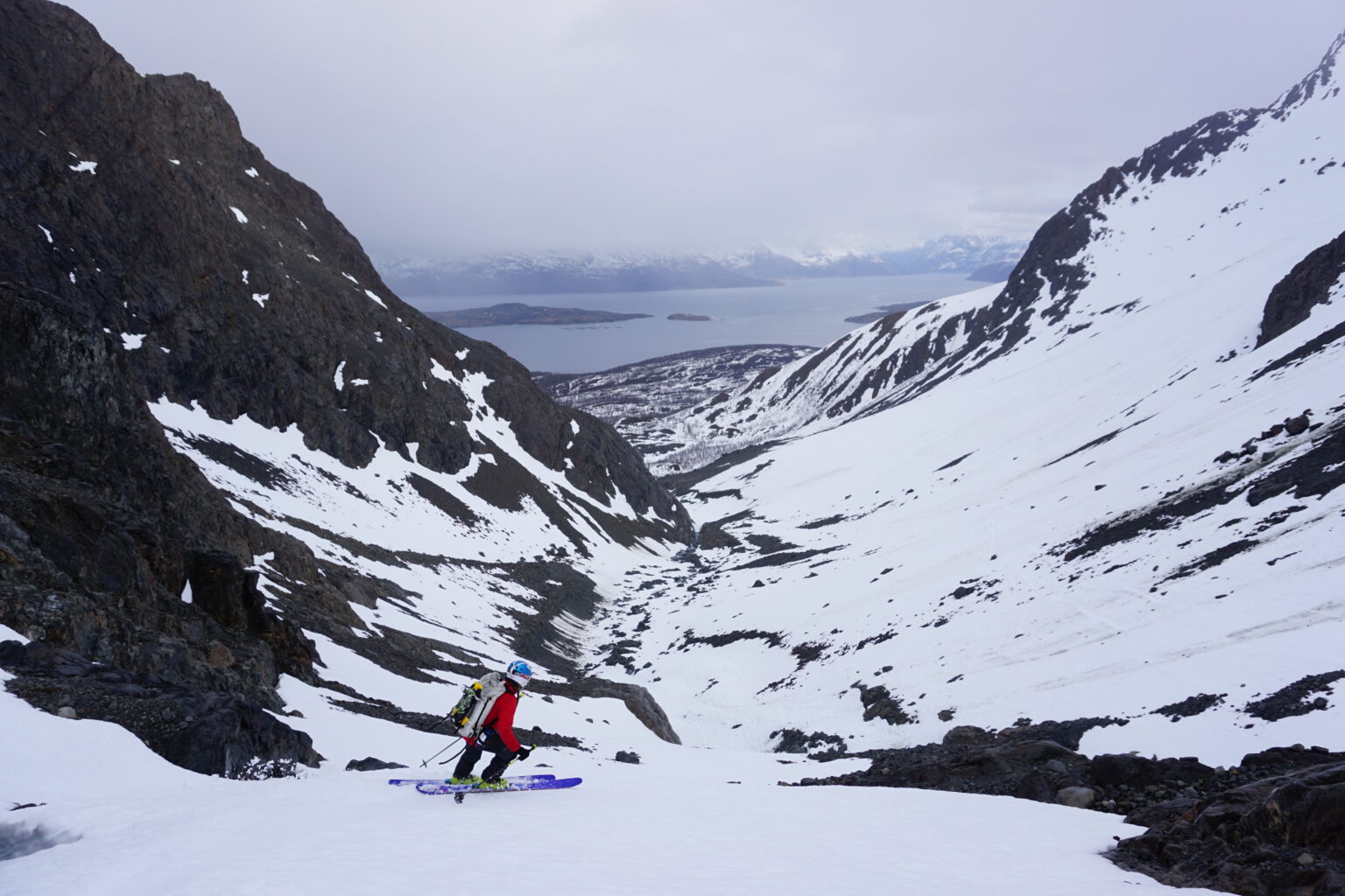 Skiing towards the Mousetrap after riding down Koppangsfjellet