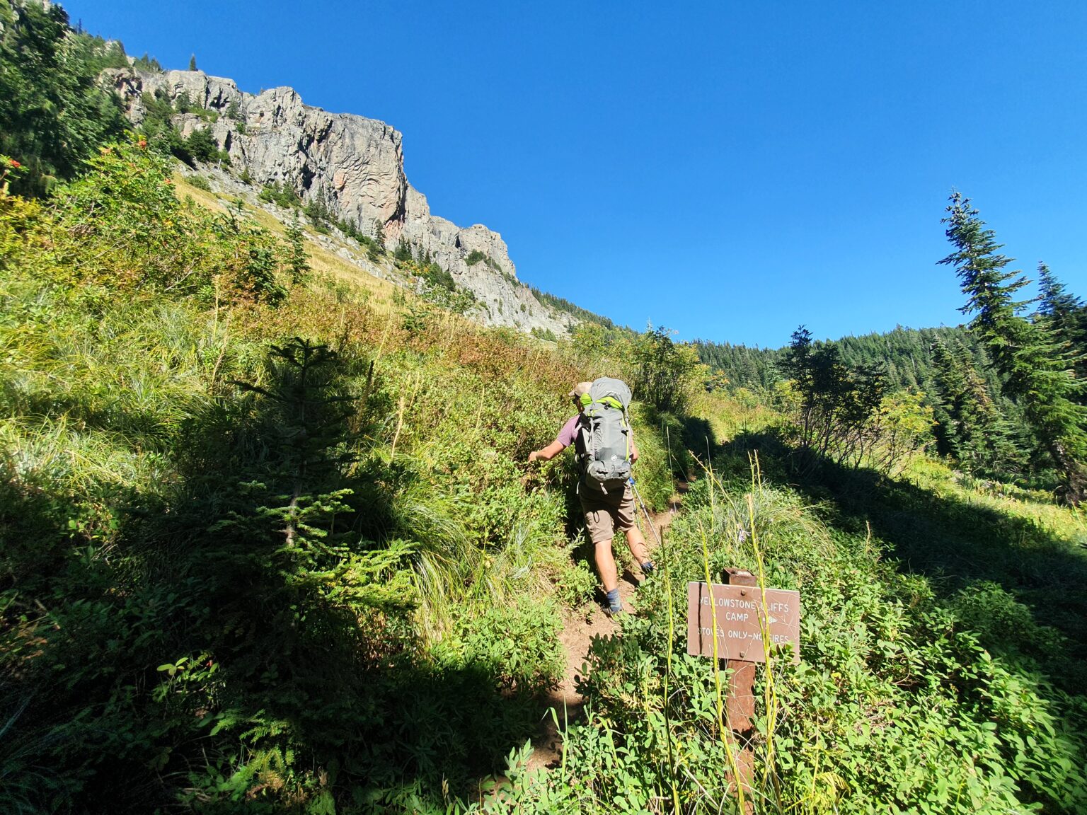 Folling the Northern Loop Trail under the Yellowstone Cliffs