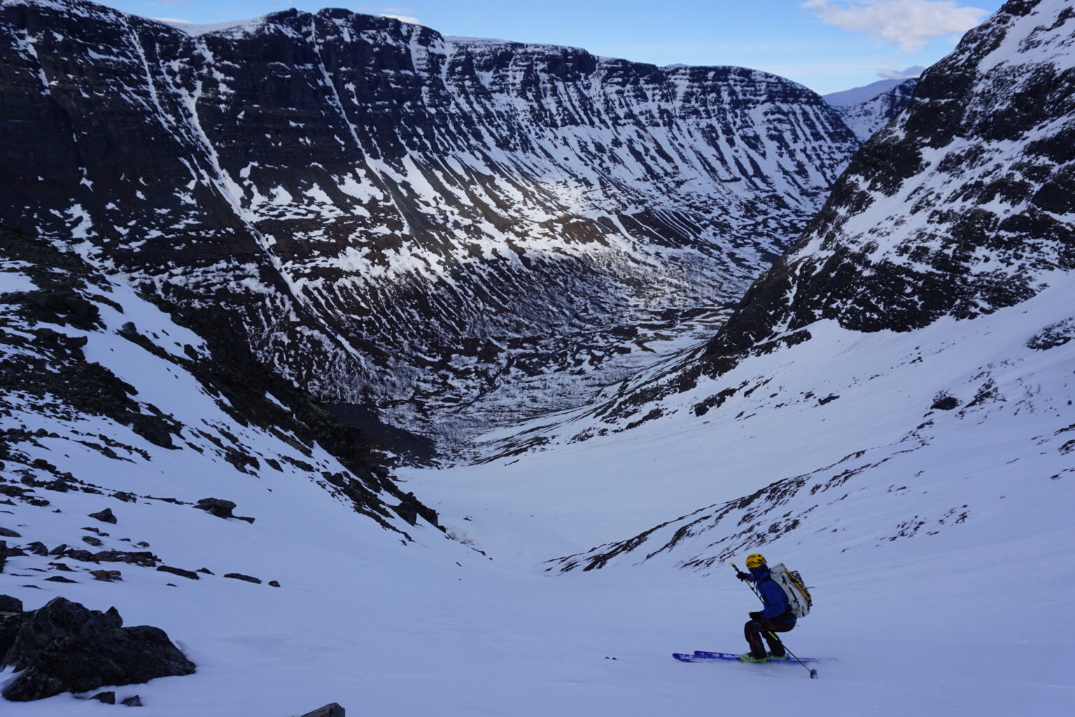 Skiing a couloir on the north side of Sommarfjellet
