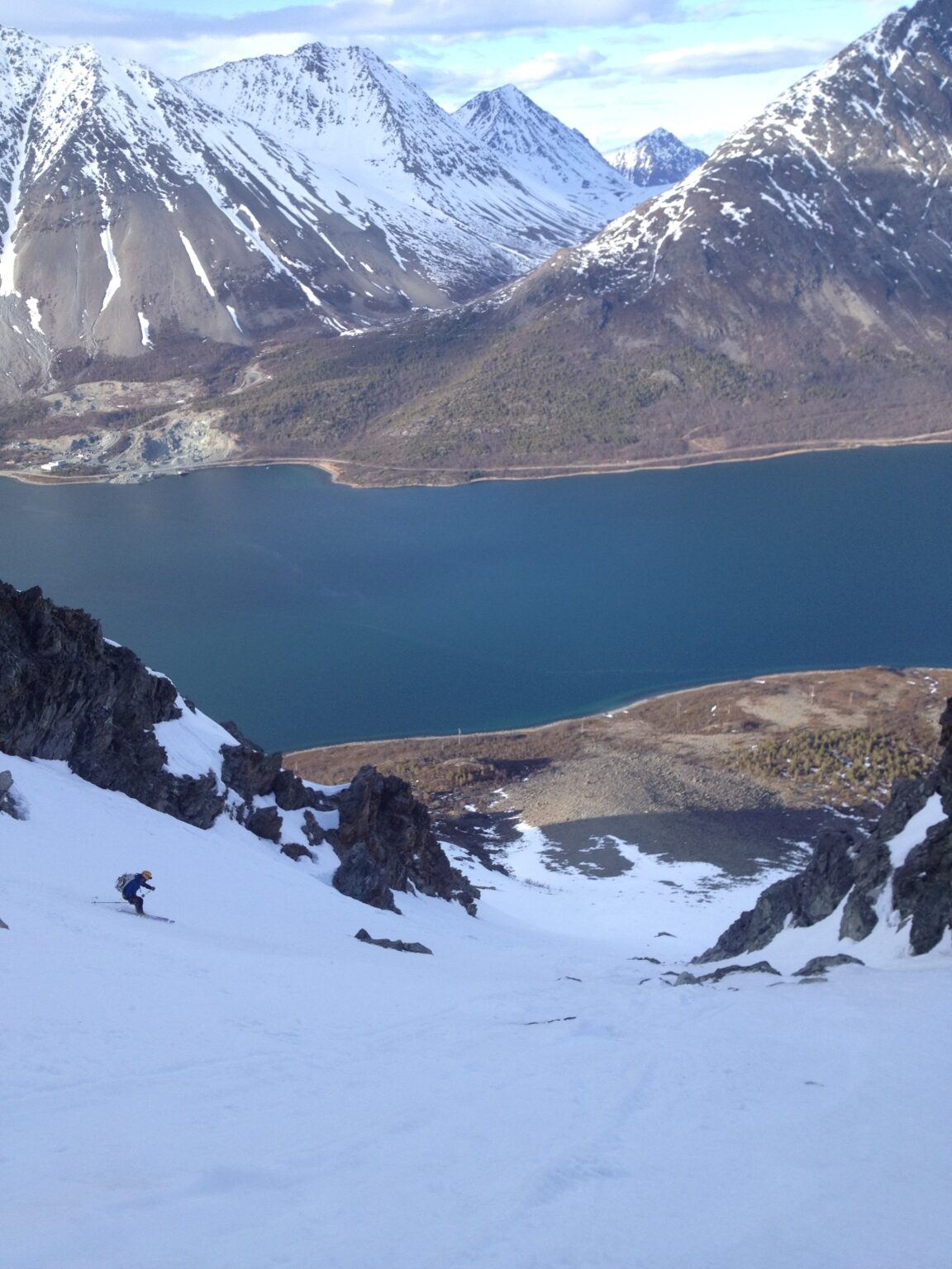 Skiing down the North couloir of Store Fornestinden