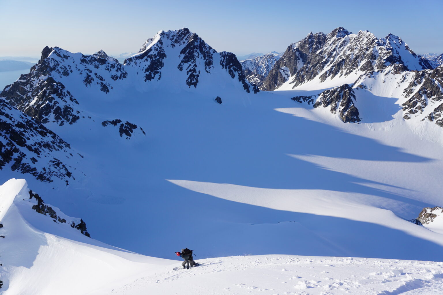 Snowboarding down Tvillingtinden