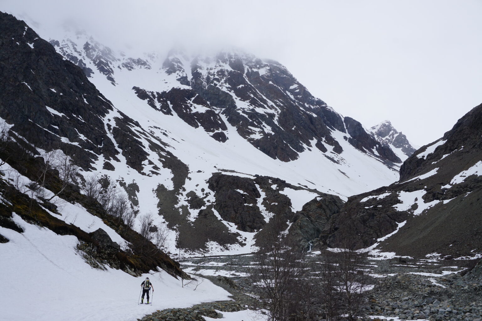 Ski touring to the mouse trap before Strupbeen Glacier