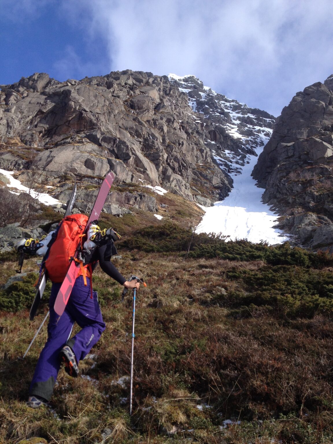 Hiking to the base of Vågakallen South Couloir