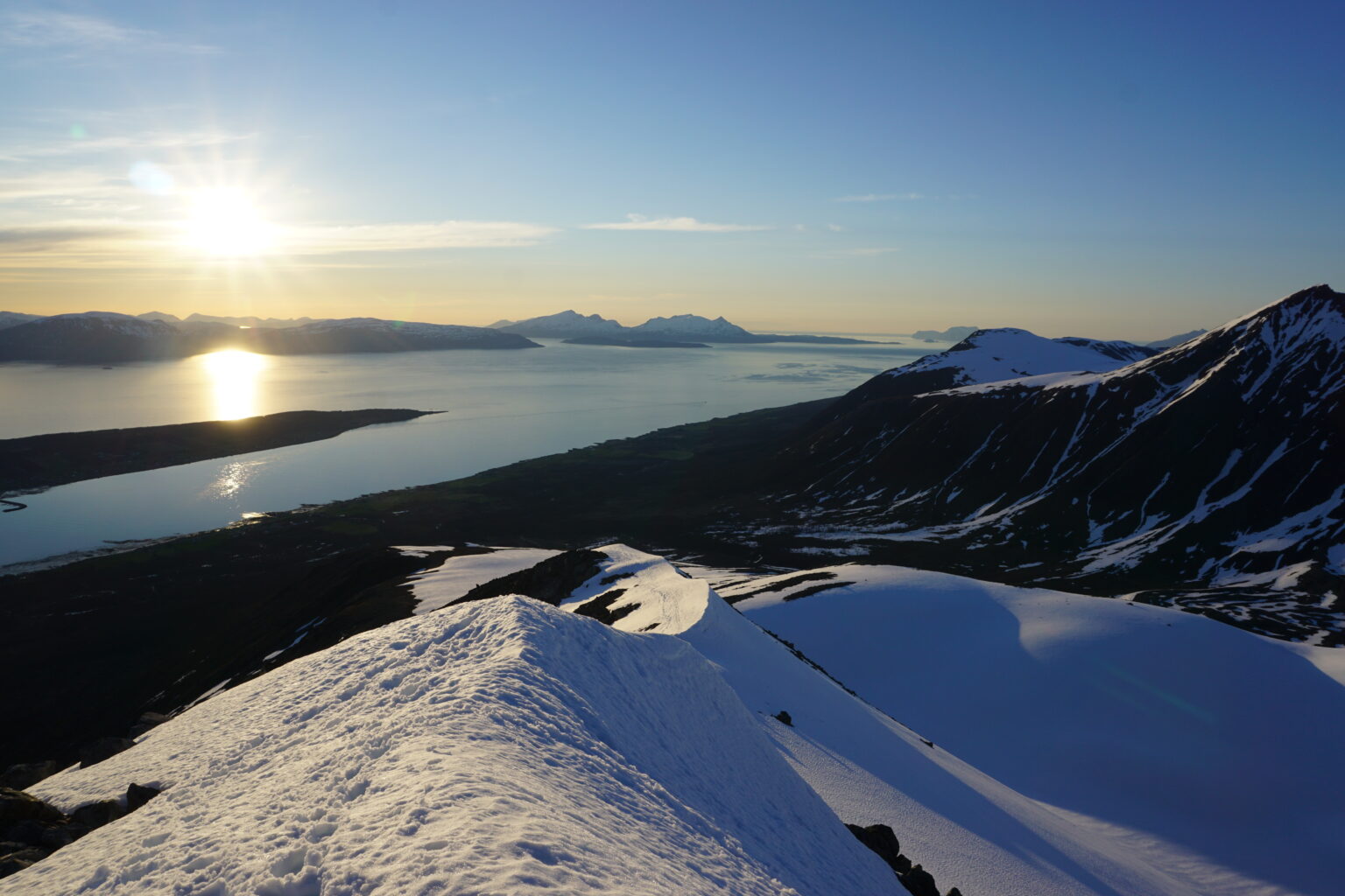 Looking down the long ridge of Veidalsfjellet