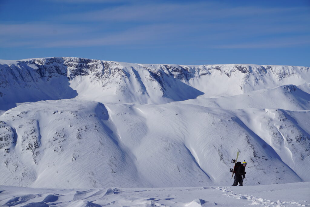 Hiking in the Kukisvumchorr Backcountry