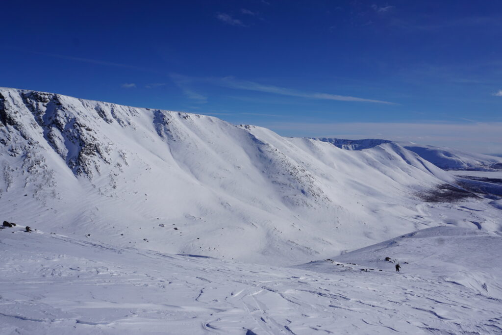 Looking at the west faces of the Kukisvumchorr Backcountry