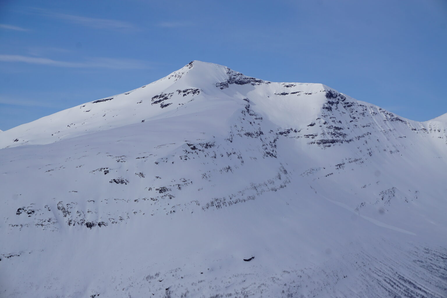 Looking at the Blåbærfjellet Northeast bowl from the south