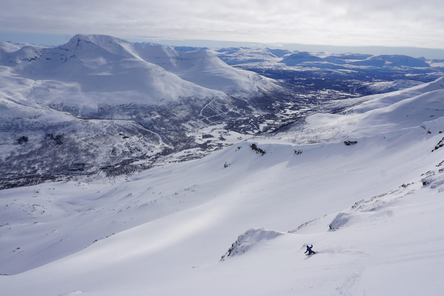 Snowboarding Blåbærfjellet South face with the Tamokdalen backcountry in the distance