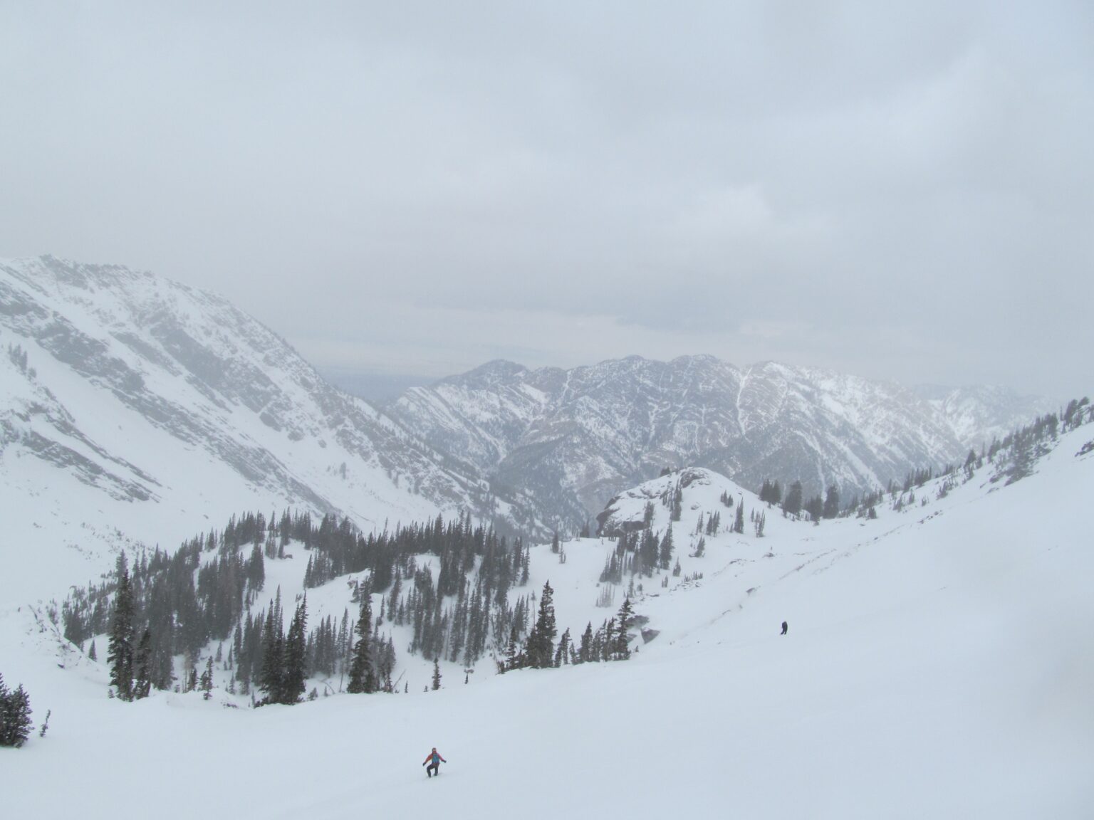 Doing a long traverse while snowboarding down Broads Creek