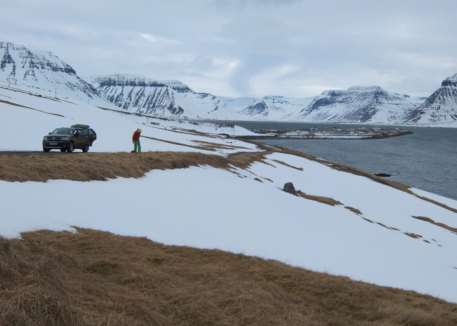 Snowboarding all the way to the fjord