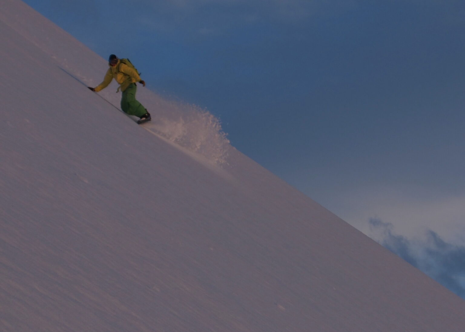 Snowboarding off the summit of Hestskarðshnjúkur