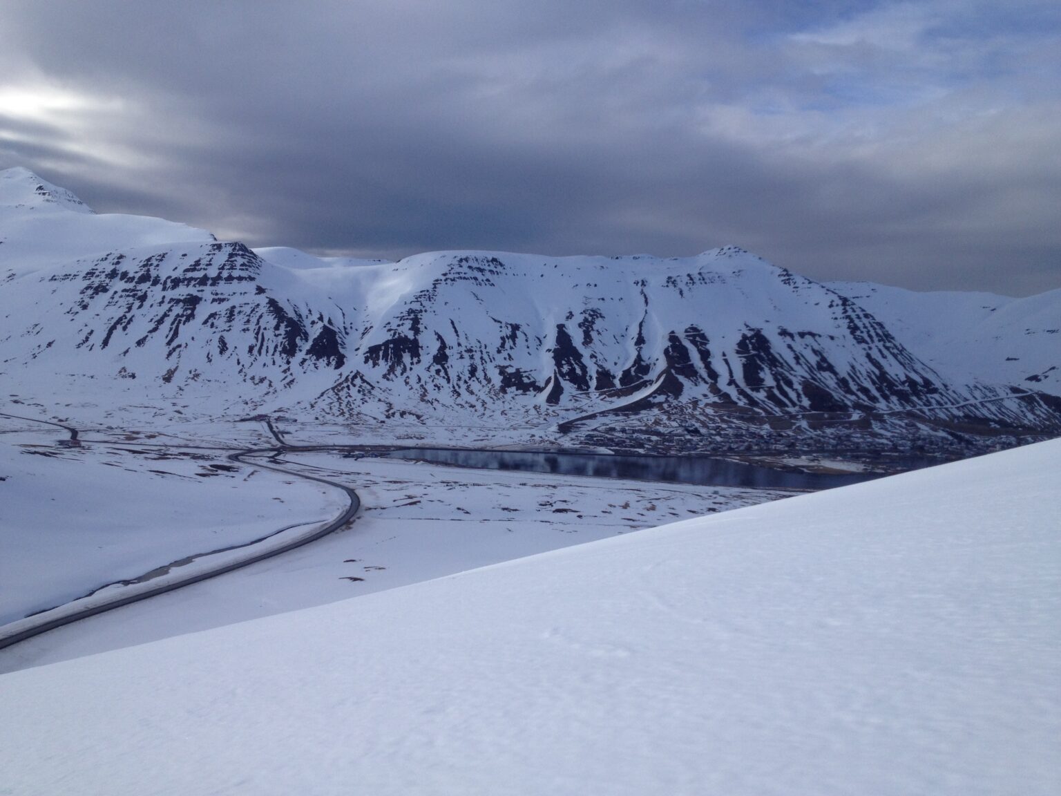 Climbing up Hestskarðshnjúkur