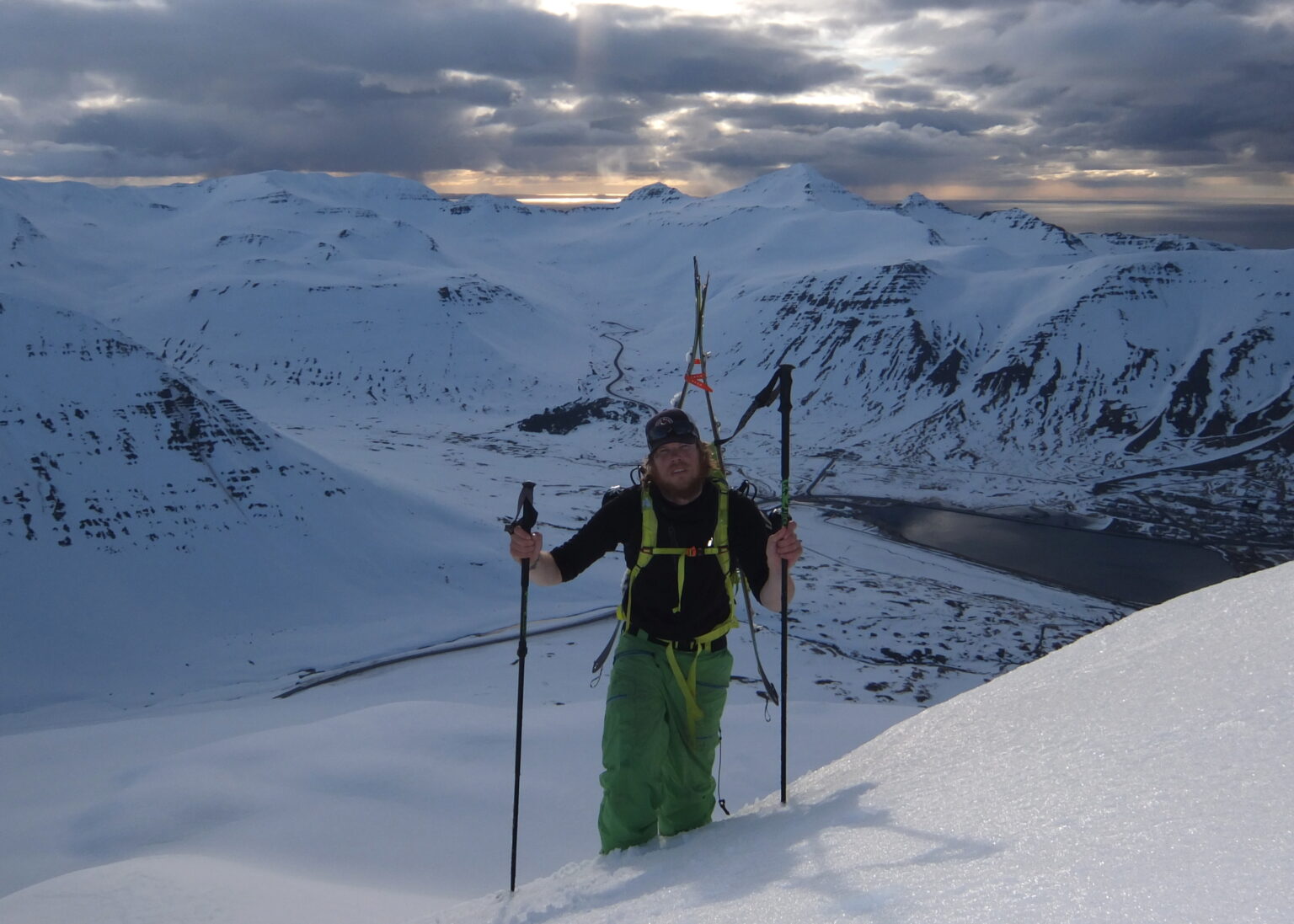 Climbing up the Southwest bowl of Hestskarðshnjúkur