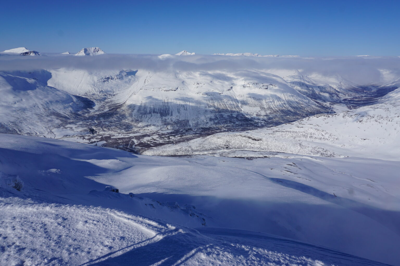 The view while climbing Istinden with Tamokhusset in the background