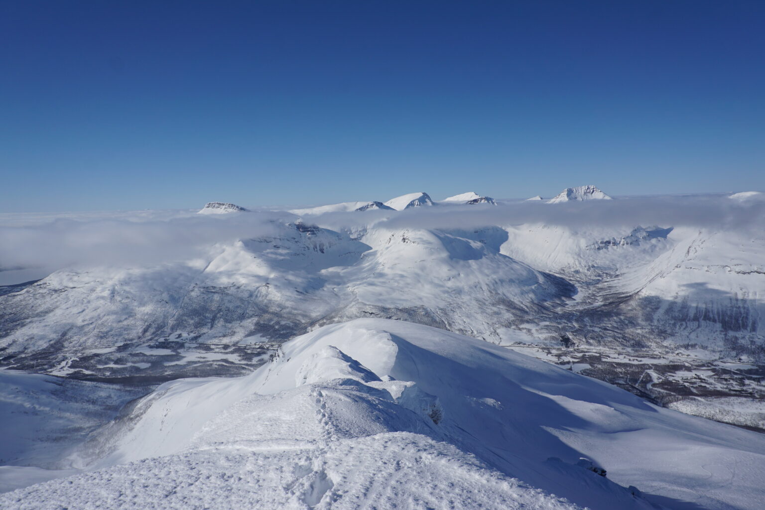 Climbing up the ridge with the Tamokdalen backcountry in the background