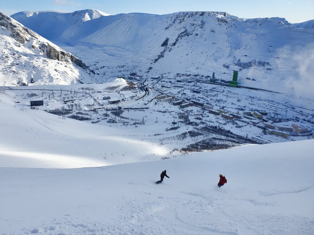 First run of the day at 25 km ski center near Kirovsk