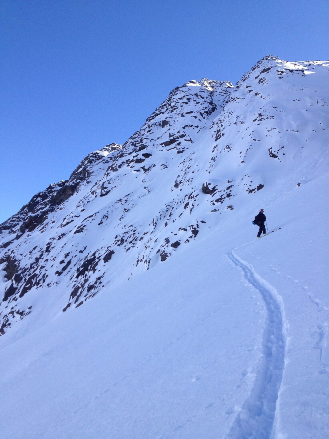 Finding great snow in the Kvalvikdalen Valley