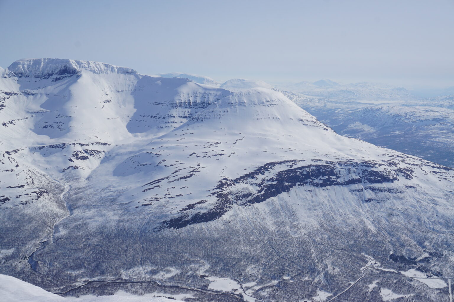 Looking at Rostakulen while on the summit of Sjufjellet