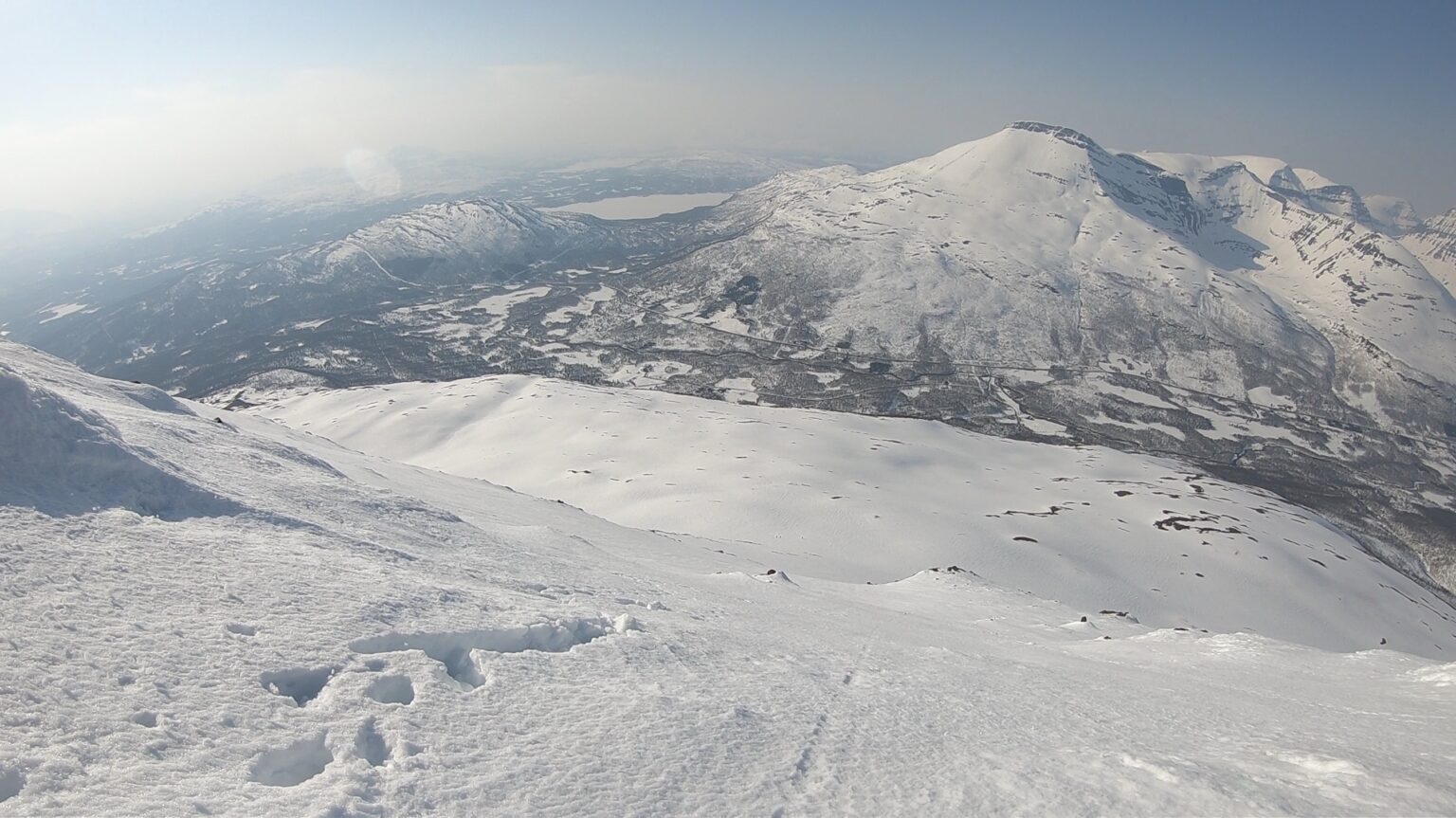 Looking down the North face of Rostakulen