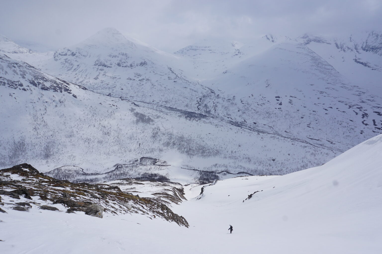 Climbing up to the top of Tamokfjellet South Gully