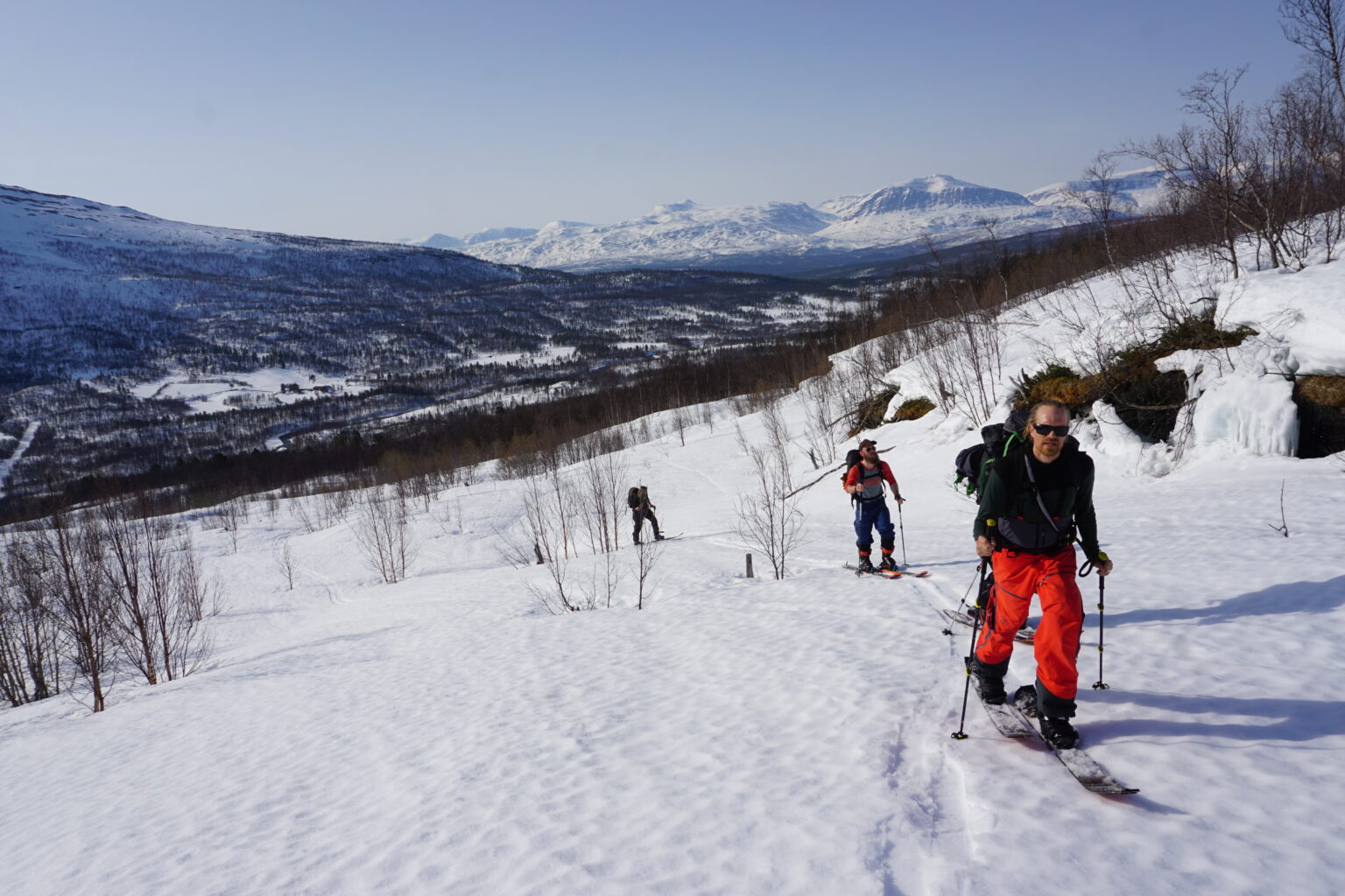 Climbing up the lower avalanche slopes of Háhttagáisi