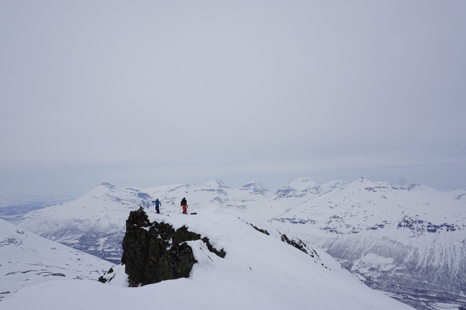 Up on the high ridge while traversing Melkefjellet and Istinden Ridge