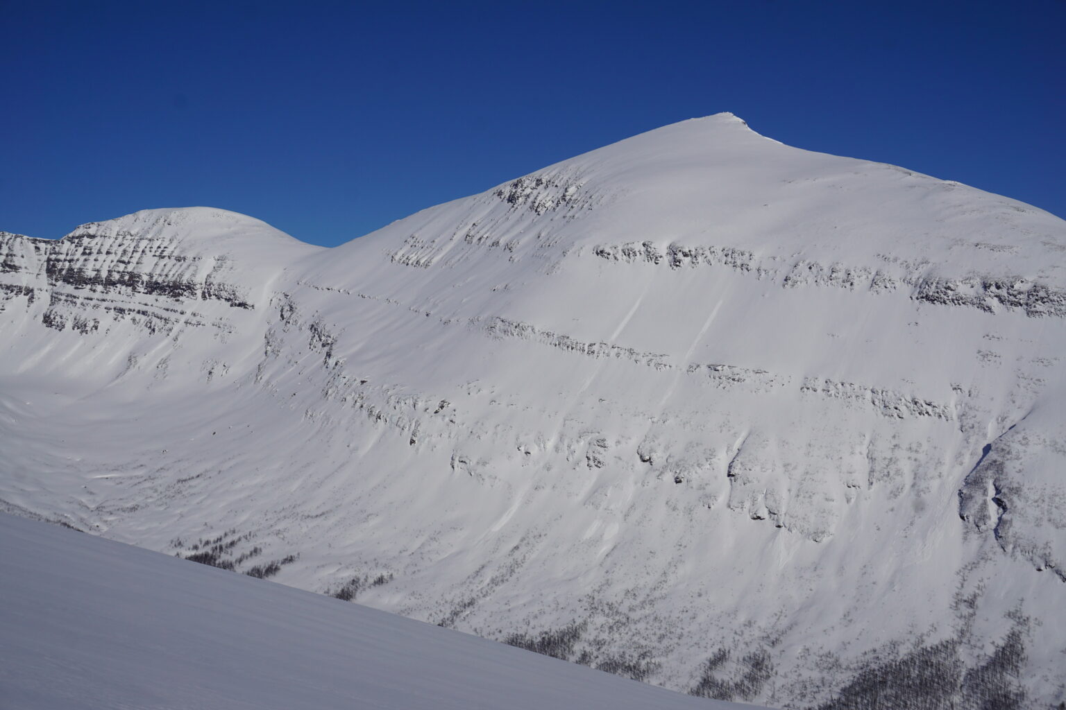 Looking at the South face of Blåbærfjellet from Sjufjellet