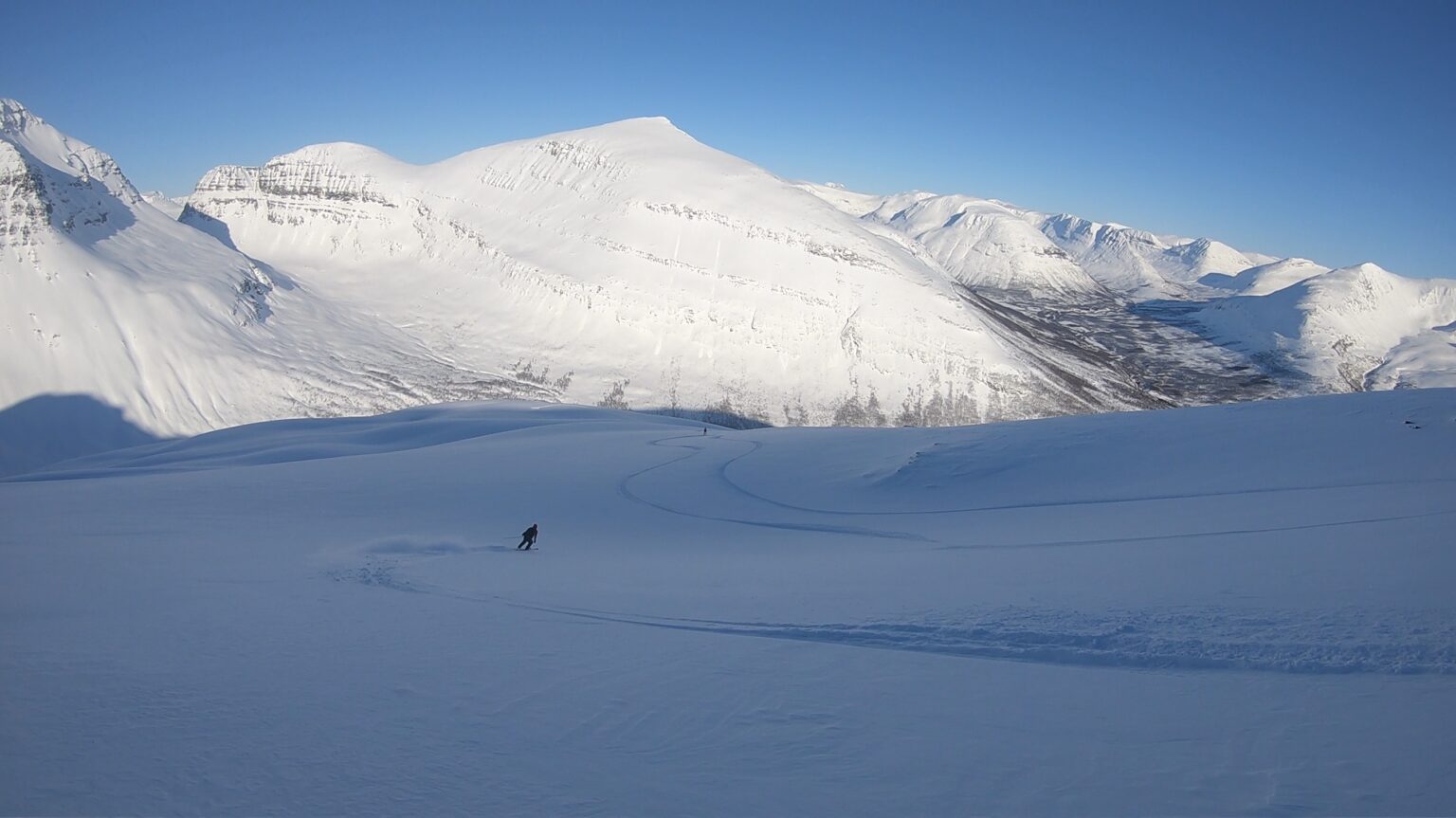 Skiing into the Northeast bowl of Sjufjellet