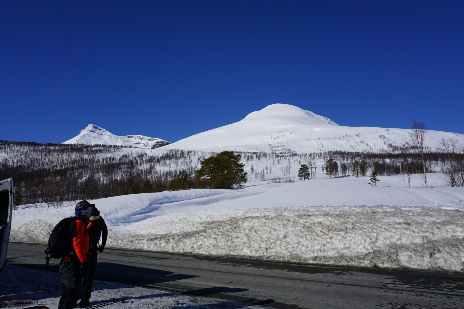 Looking at the East face of Sjufjellet from the road