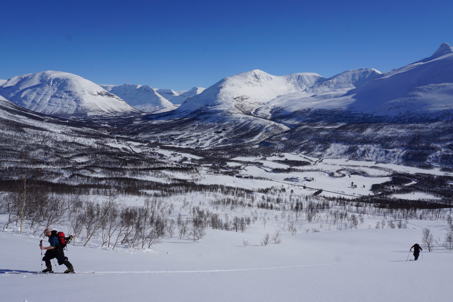 Ski touring with the Tamokdalen husset backcountry in the background