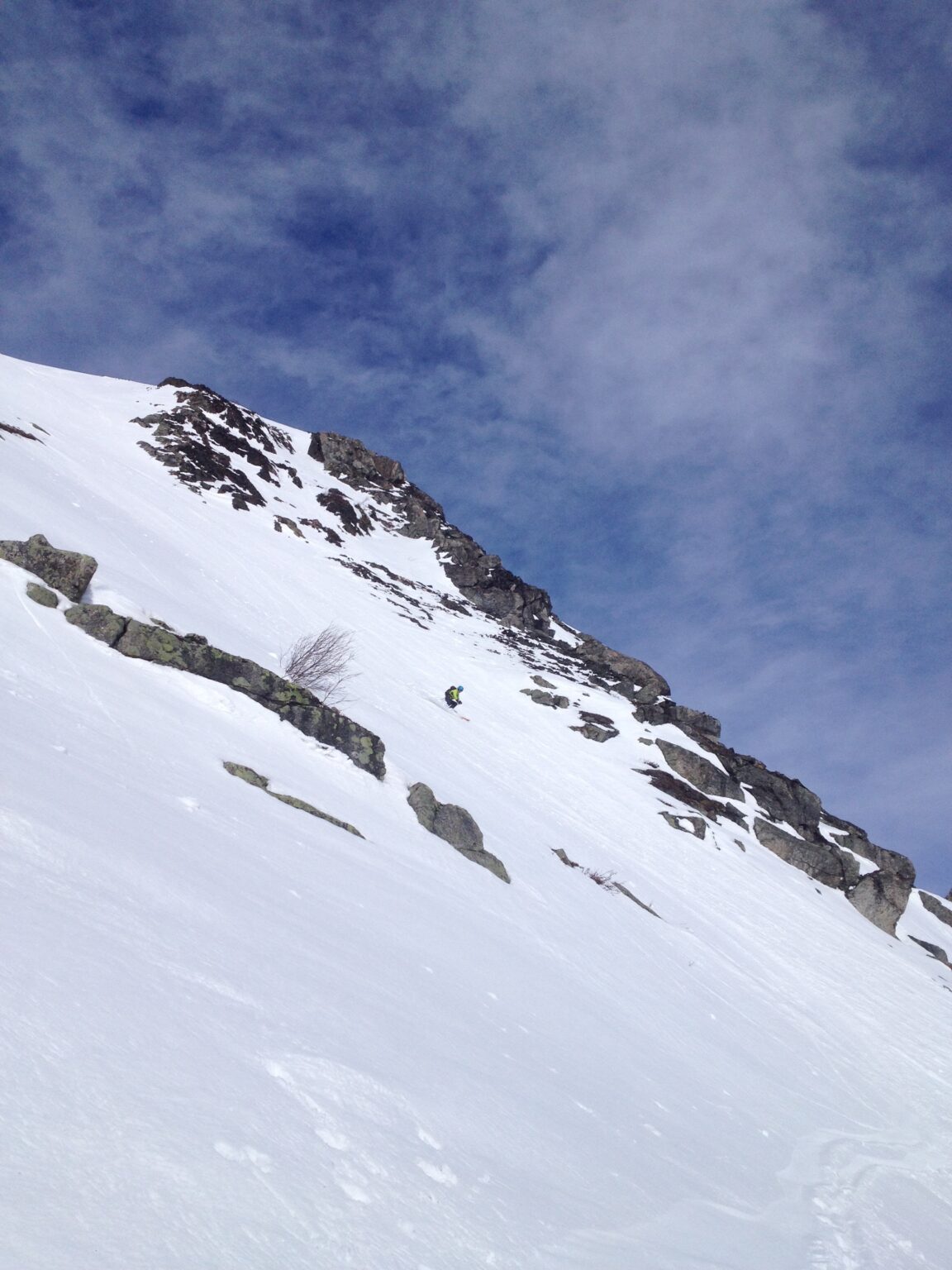 Skiing down the steep slopes of Jollanoaivi