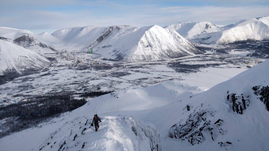 Climbing up a ridge with the Khibiny mountains in the distance
