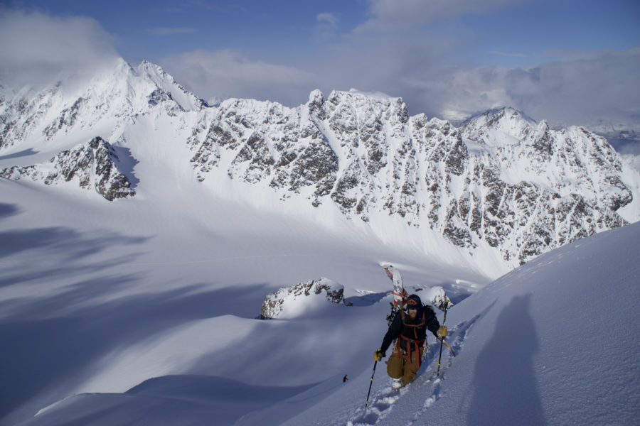 Making our final steps up to the summit of Tvillingstinden