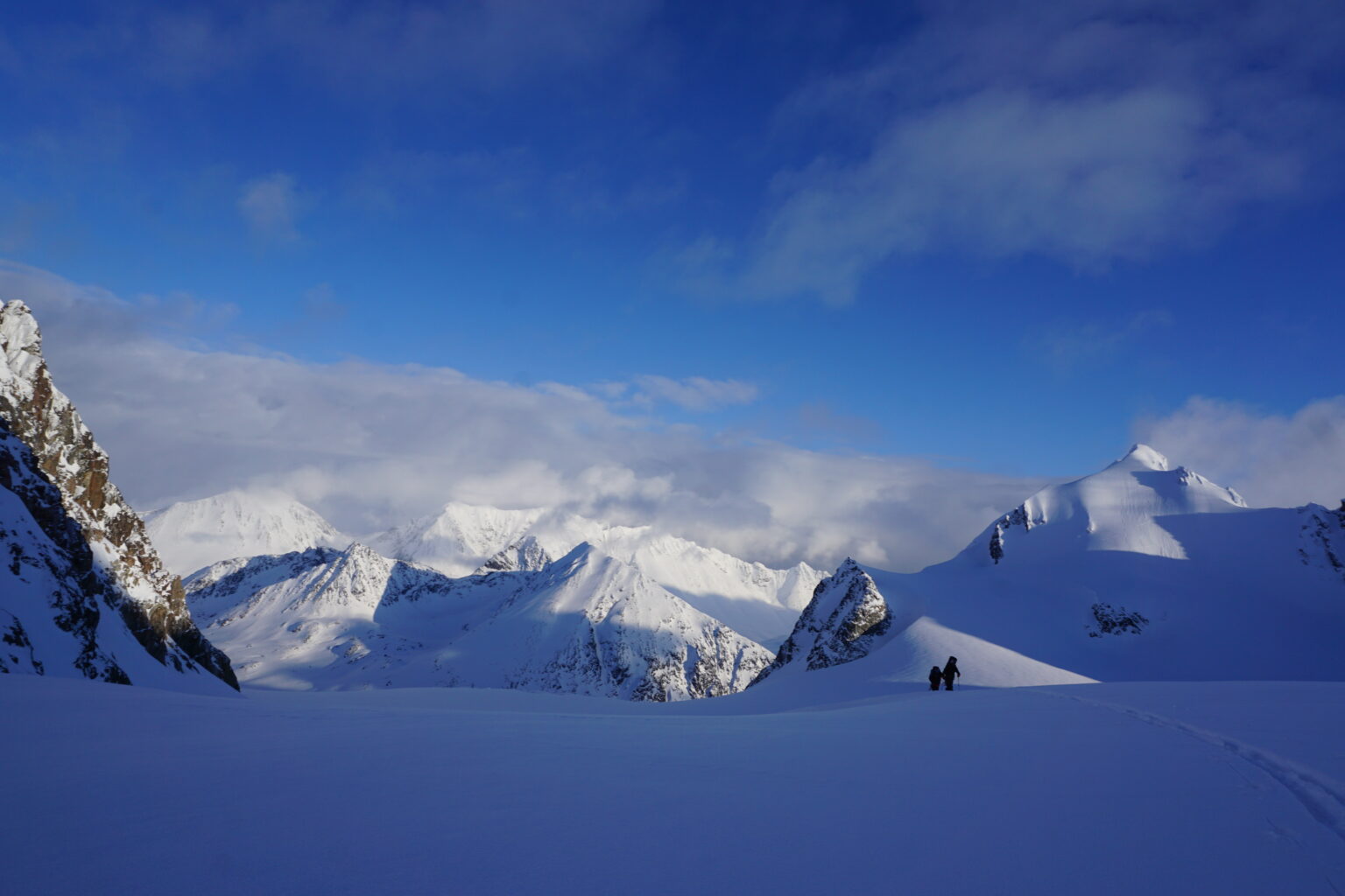 Heading up towards a low col with Tvillingstinden in the distance