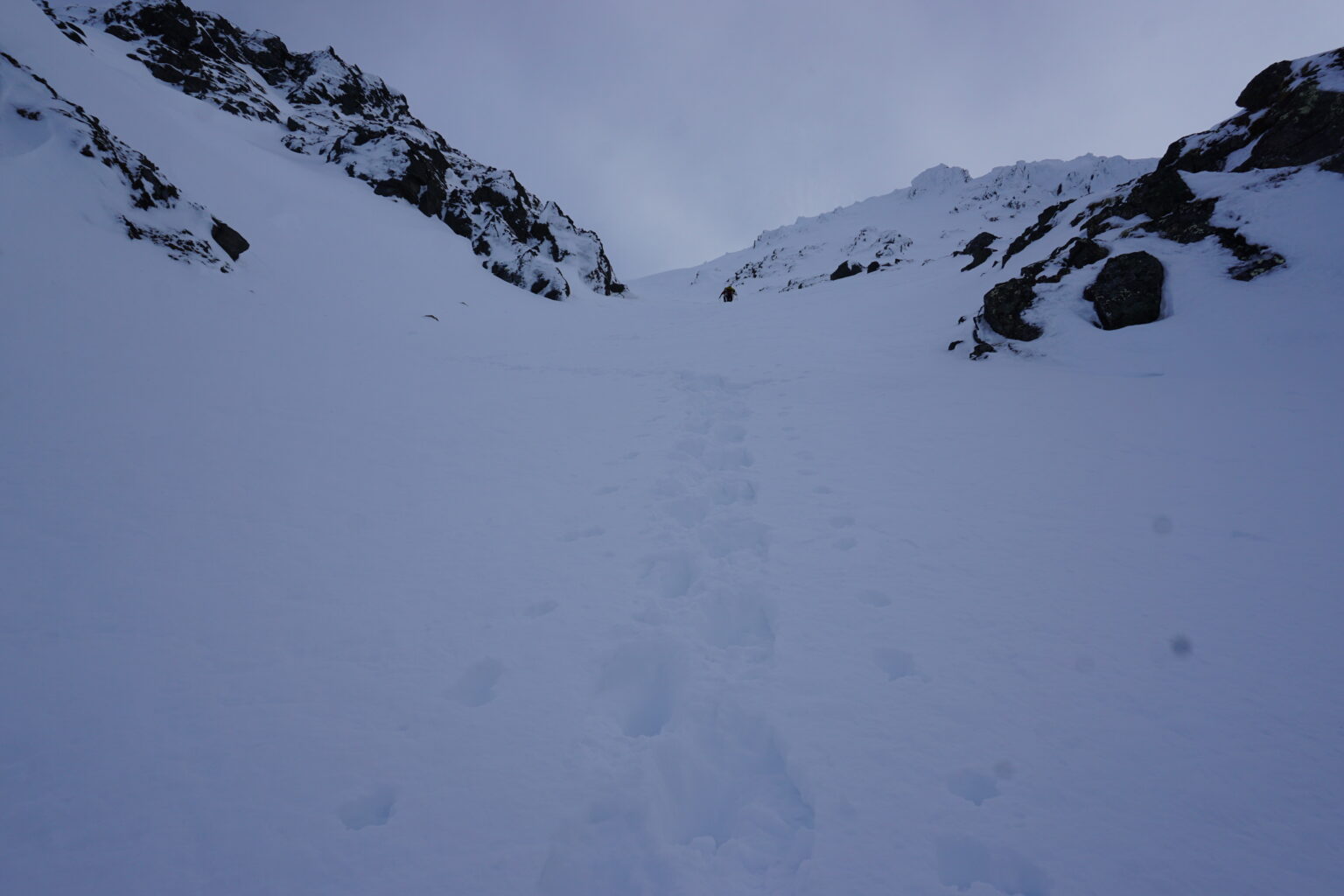 Bootpacking down Tamokfjellet North chute