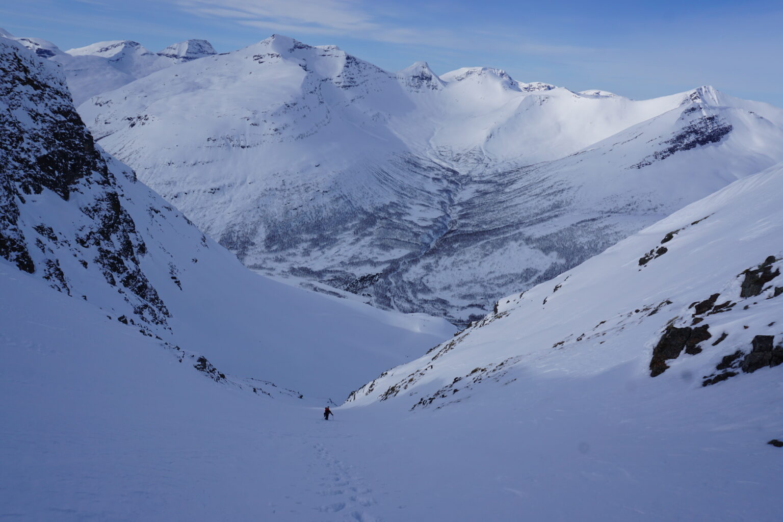 Looking down the Tamokfjellet North chute