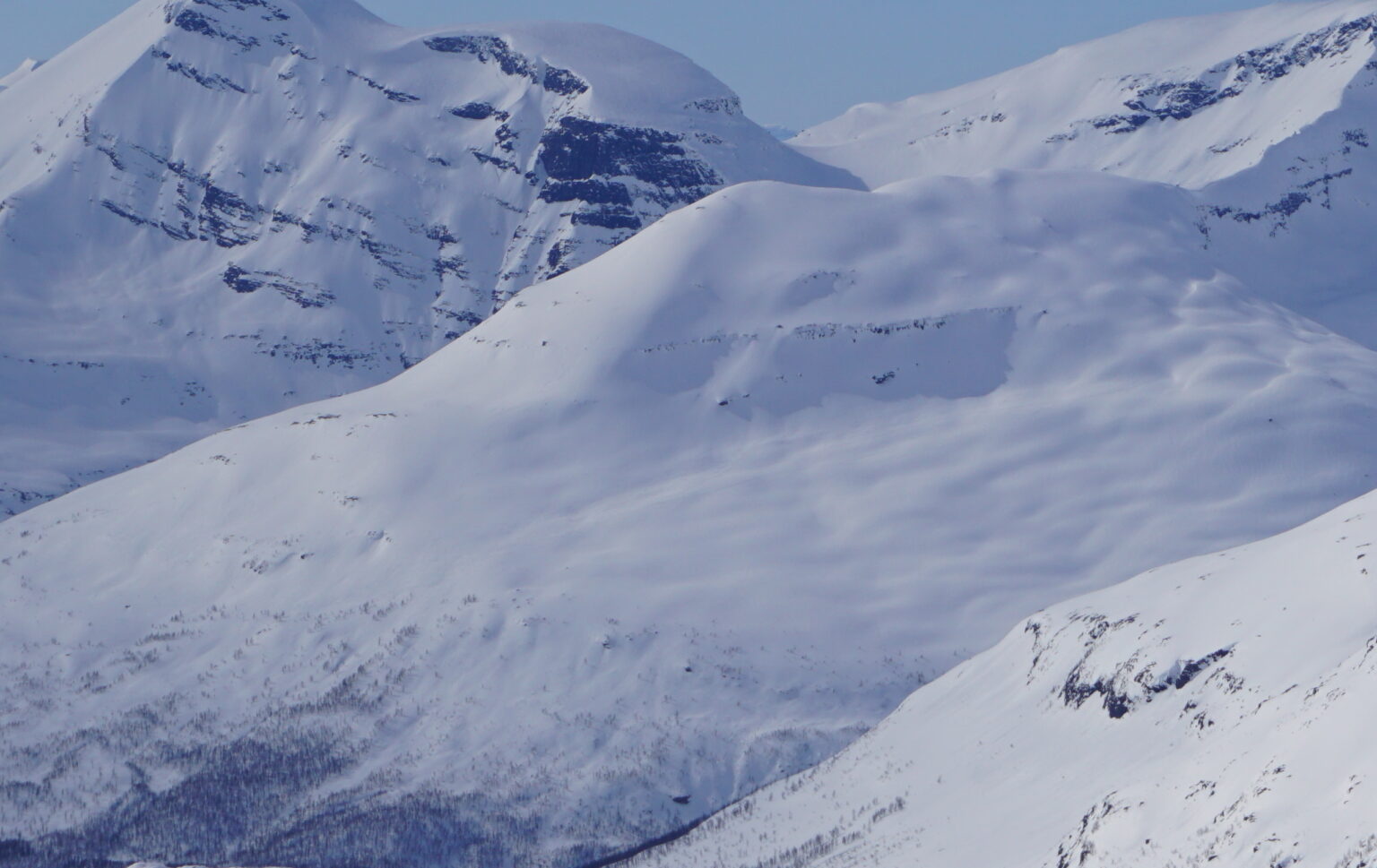 Looking at the East Bowl of Sjufjellet