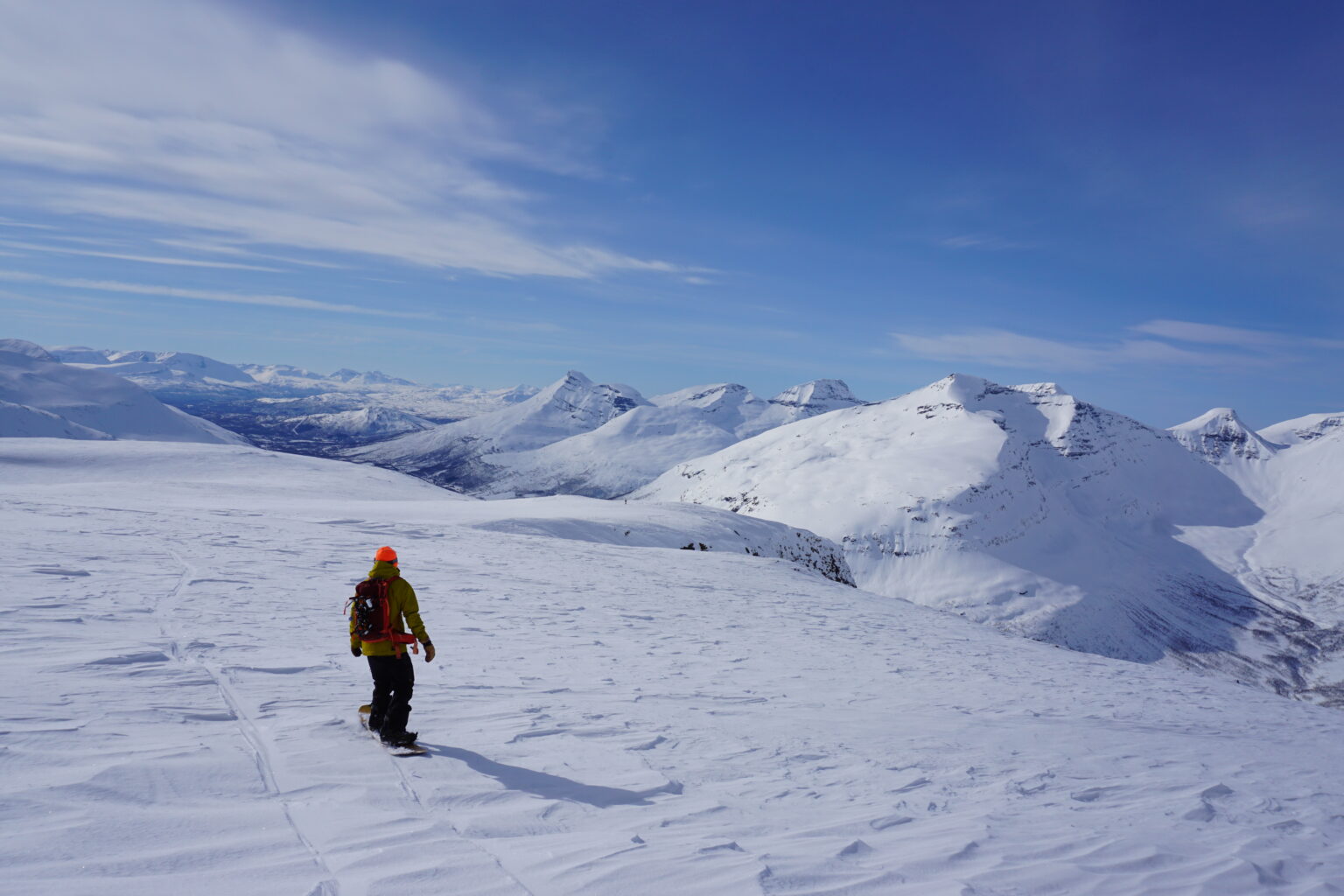 Traversing on the summit of Tamokfjellet