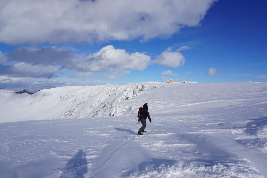 Snowboarding towards a chute on Mount Aikuaivenchorr in Northwest Russia