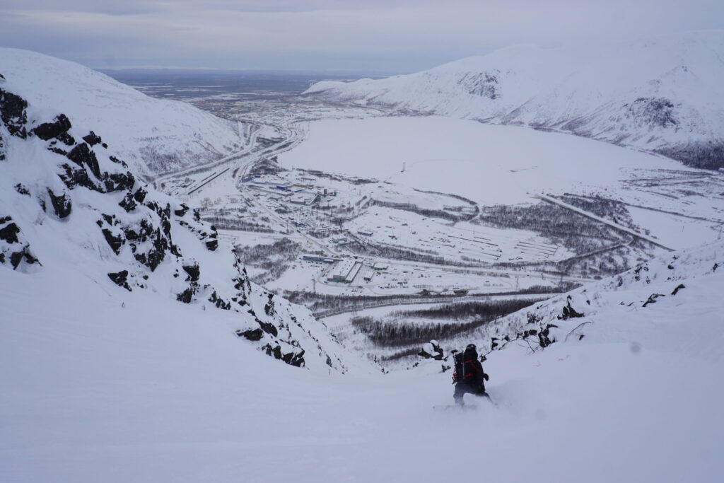 Snowboarding down Mount Juksporr
